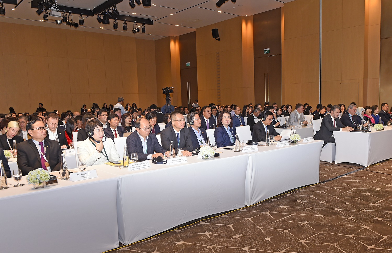 Phát triển thị trường chứng khoán trong xu hướng hội nhập